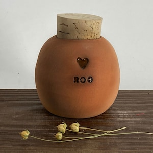 Ginger cat urn, ginger dog urn, brown, simple