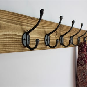 Appendiabiti rustico in legno con grandi ganci in ghisa, ganci per cappotti antichi fatti a mano, montati a parete, in rovere cerato