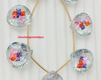 Nuovo set di perline galleggianti in quarzo cristallino e zirconi multicolore, con forma a cuore sfaccettato e zirconi incastonati, dimensioni 17x17x12 mm.