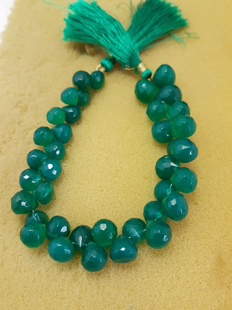 Natural Green Onyx Faceted Onion beads,green onyx Onion,AAA quality green onyx Onion,green onyx Onion shape Briolettes,7 mm,Approx 8 Inches