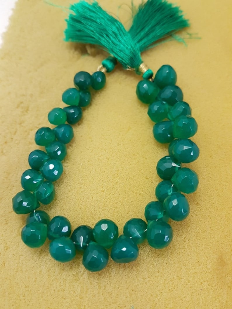Natural Green Onyx Faceted Onion beads,green onyx Onion,AAA quality green onyx Onion,green onyx Onion shape Briolettes,7 mm,Approx 8 Inches