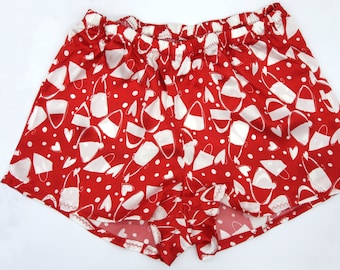 Pantaloncini rossi da donna, cuori, pantaloncini da sonno, pantaloncini in pigiama, pantaloncini di seta, pantaloncini rossi e bianchi Chicky, Silk PJ, Silk Sleepwear, Loungewear