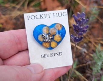 Resin Pocket Hug - Silver Honeybee