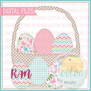 以下が含まれることがあります： イースターをテーマにしたデジタルデザイン。模様入りの卵が入ったバスケットが描かれています。卵はピンク、青、緑の花柄、水玉模様、ジグザグ模様です。デザインには「DIGITAL FILES」と「Blushing Cotton by emily」の文字が含まれています。