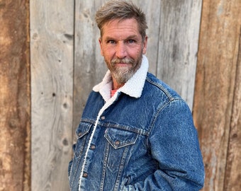 Vintage 1980s Levis Sherpa Lined Corduroy Jacket Mens Size