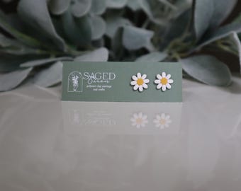 Daisy Studs | Handmade Polymer Clay Earrings | Daisy Flower Earrings | Spring Stud Earrings | Floral Earring Studs |