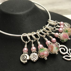 Spring Flowers Stitch Marker Bracelet for Crochet and Knitting, Birthday Gifts for Knitters, Knitting Markers on a Charm Bracelet, Removable