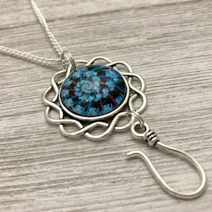 Floral Swirl Portuguese Knitting Necklace for Holding Yarn, Gift for Knitters, Adjustable Necklace, Mother&#39;s Day Gift for Knitter
