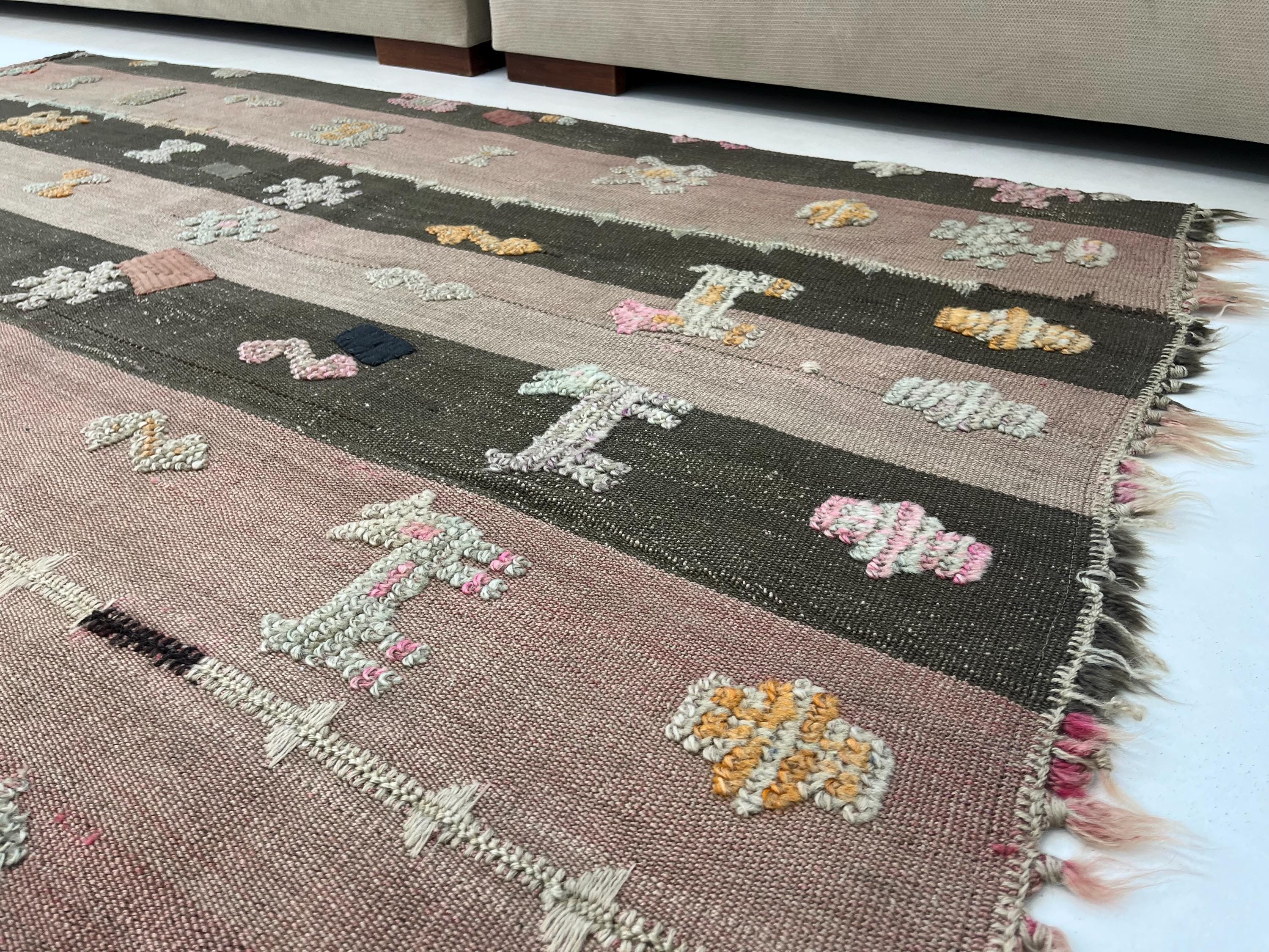 ヴィンテージアナトリアキリムラグ：カラフルなストライプ柄の