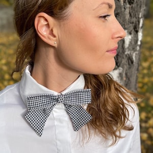 Womans neck tie