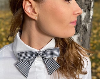 Womans neck tie