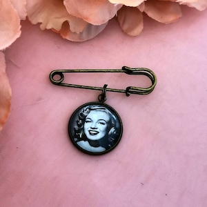 Bride, Groom photo memorial pin, antique bronze coloured memory photo lapel, bouquet keepsake charm, flower, boutonniere frame wedding gift.