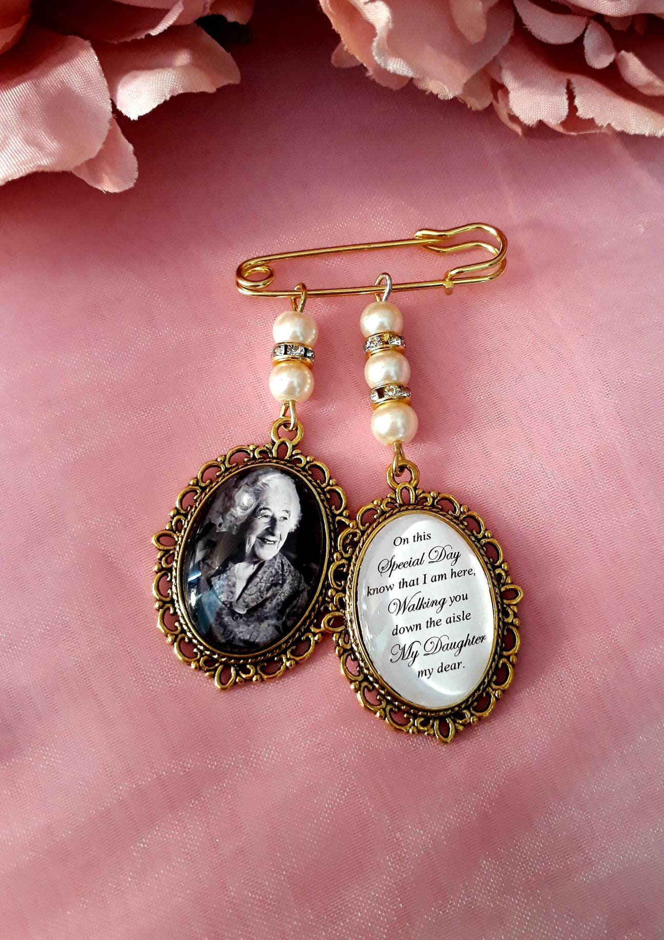 Memory deals frame pendant