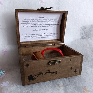 Caja rústica de madera navideña, ayuda a explicar a tus hijos mayores cuando preguntan '¿Santa es real?', guarda la idea mágica en lugar de la carta.