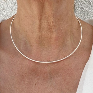 Silver choker with click closure 2 mm thick
