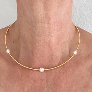 Golden choker with click closure 1.5 mm