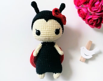 Crochet ladybird rattle, baby plush rattle, kawaii toy, ladybug nursery decor, first toy, cuddly amigurumi