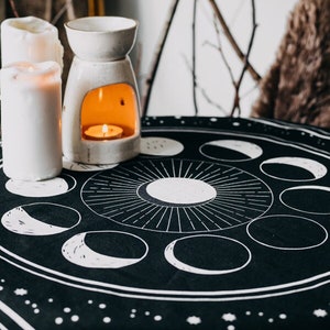 Versatile Moon Phase Tarot Cloth, Enhance Your Daily Rituals with Lunar Magic, 100% Fabric Cotton, Perfect for Tarot Reading and Altar Decor