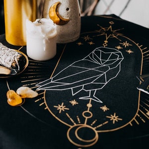 Tessuto per tarocchi dell'altare del gufo, abbraccia la saggezza e la magia con il tessuto per tarocchi del gufo La Muci, decorazione per altare pagano wiccan della strega, tessuto 100% cotone o seta