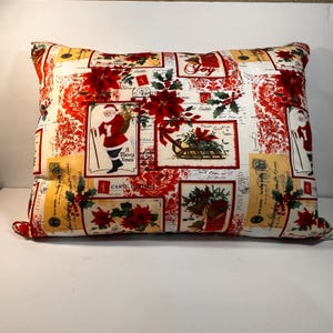 Cuscino da lancio con cartolina di Natale fatto a mano in stile retrò vintage 20" x 15" con Babbo Natale, bacche di agrifoglio, slitta, campanelli di gioia, rosso e verde