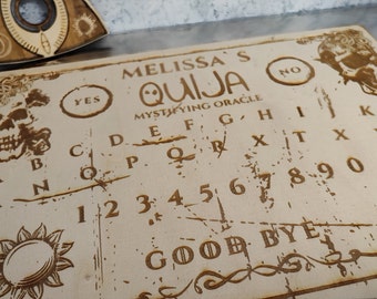 Personalisiertes Ouija Brettspiel Skull & Bones, Geisterjagd mit Geist-Planchette, Medium Design, Quija Board, Geister, Okkult