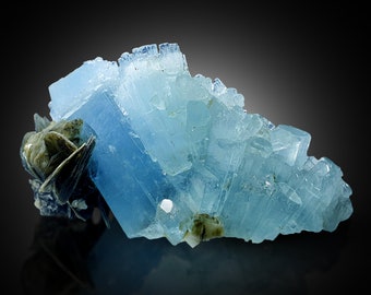 600 Gram Natural & Unheated Blue Aquamarine Mineral Specimen