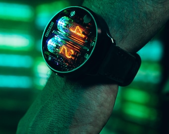 Reloj Nixie Tube hecho a mano - Reloj de pulsera retrofuturista con luz / Regalo Steampunk para él / Reloj de coleccionista único, tubos luminosos vintage