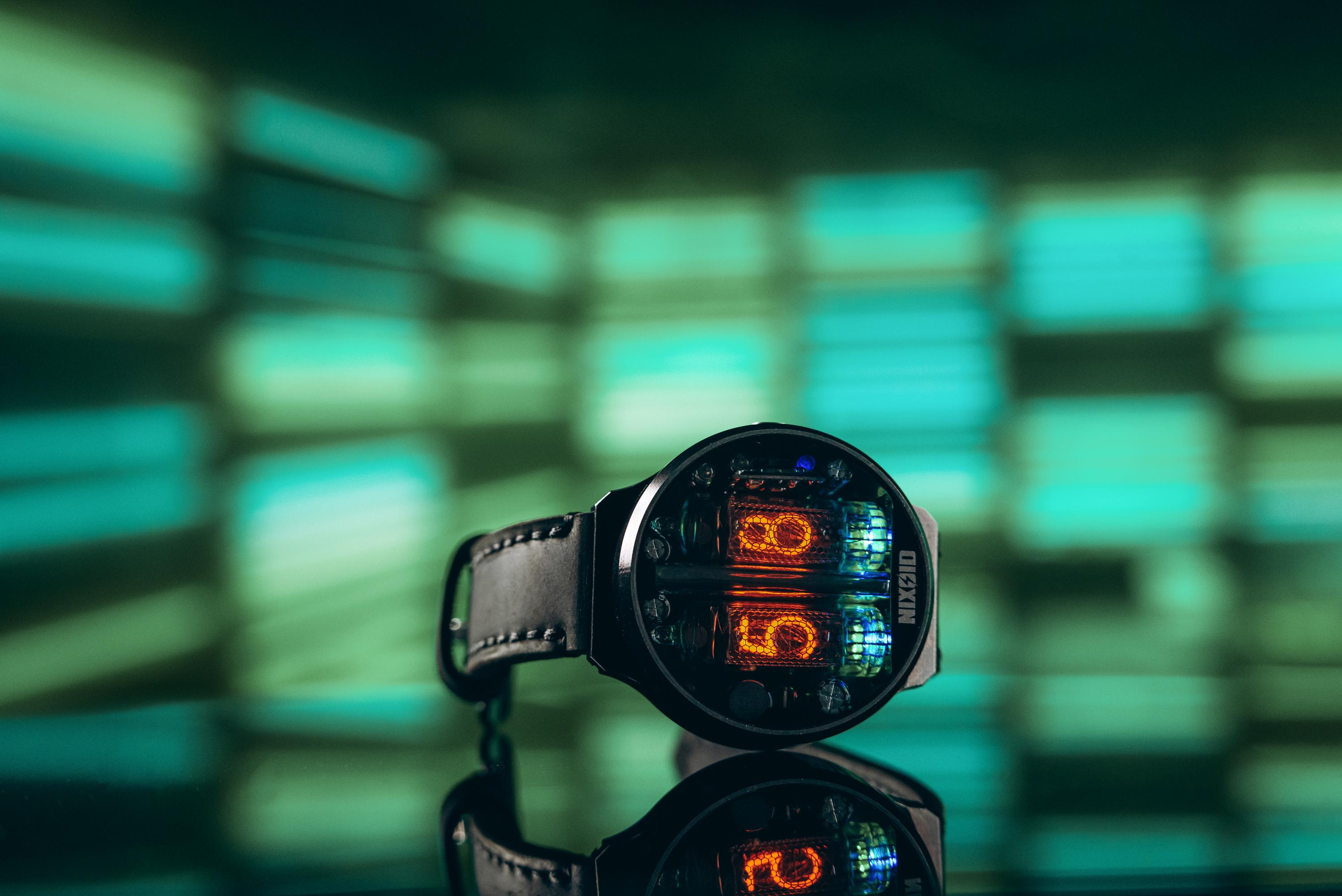 Rare Nixie Tube Watch 'NIXOID NEXT' (metal, Sapphire, Splash