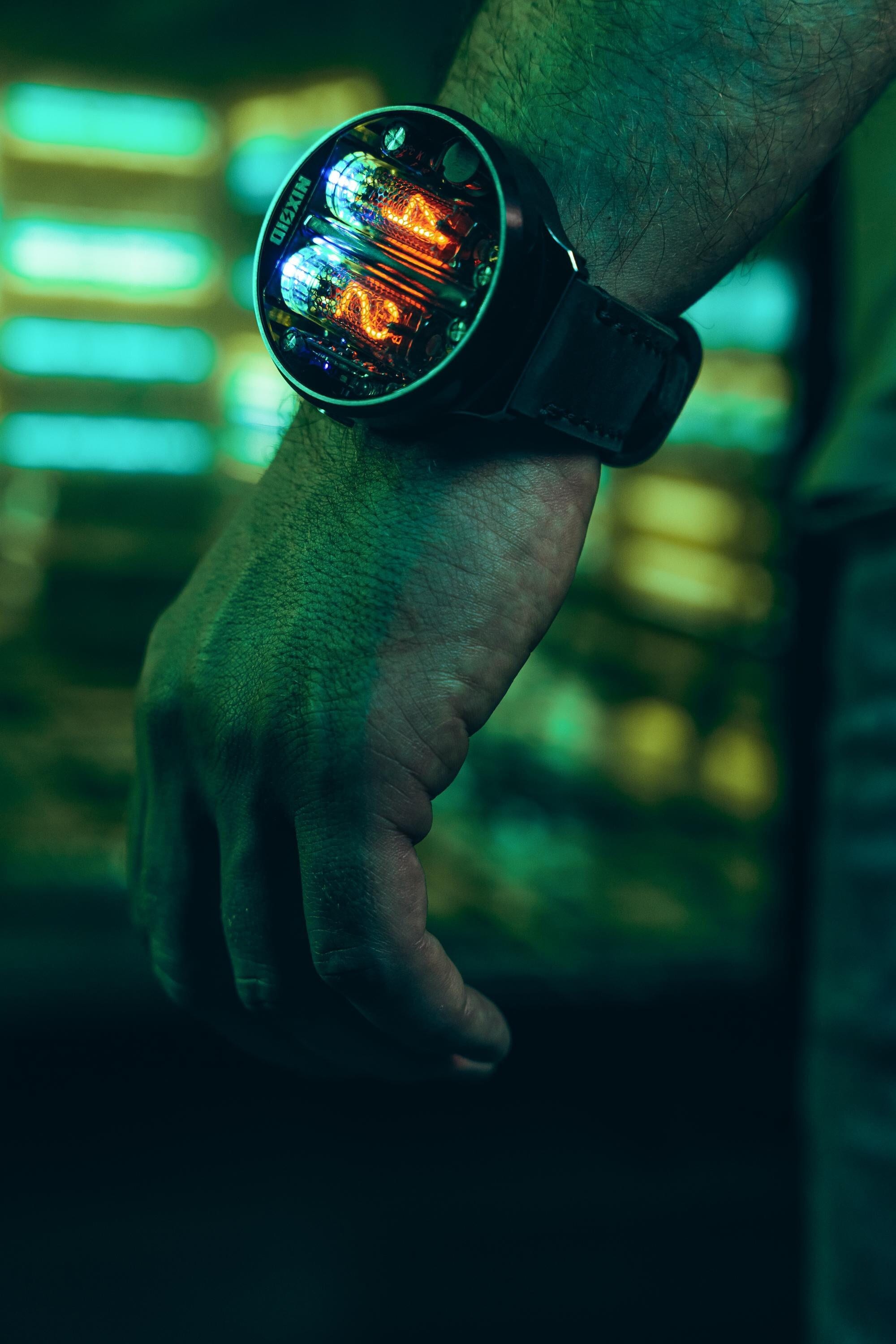 Rare Nixie Tube Watch 'NIXOID NEXT' (metal, Sapphire, Splash