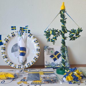 Schwedische Sommerparty. Mittsommerfest. Tischdekoration