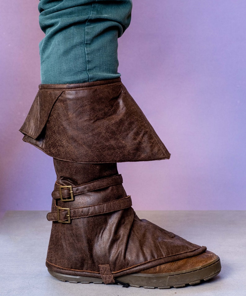 Musketeer gaiter of medieval or Renaissance style also useful to enhance pirates, Knights costumes for LARP and cosplay