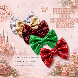 Puede incluir: Una colecci&oacute;n de cinco lazos para el pelo cubiertos de lentejuelas brillantes en plata, oro, rojo oscuro, verde esmeralda y rojo vivo. Los lazos est&aacute;n dispuestos en diagonal sobre un fondo festivo con un castillo, un trineo y un &aacute;rbol.