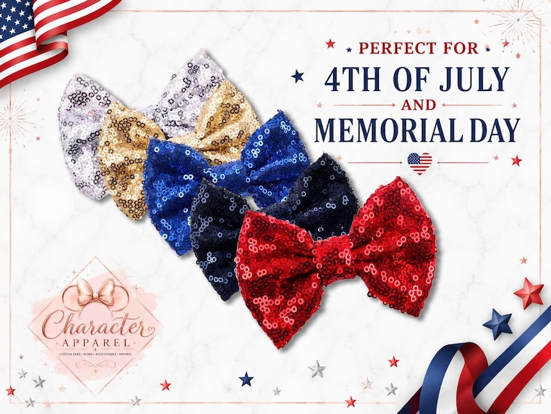 Puede incluir: Cuatro lazos para el pelo con lentejuelas en plata, oro, azul y rojo dispuestos en diagonal. La imagen incluye el texto: PERFECT FOR 4TH OF JULY AND MEMORIAL DAY, junto con un peque&ntilde;o icono de bandera estadounidense y el logo de Character Apparel.