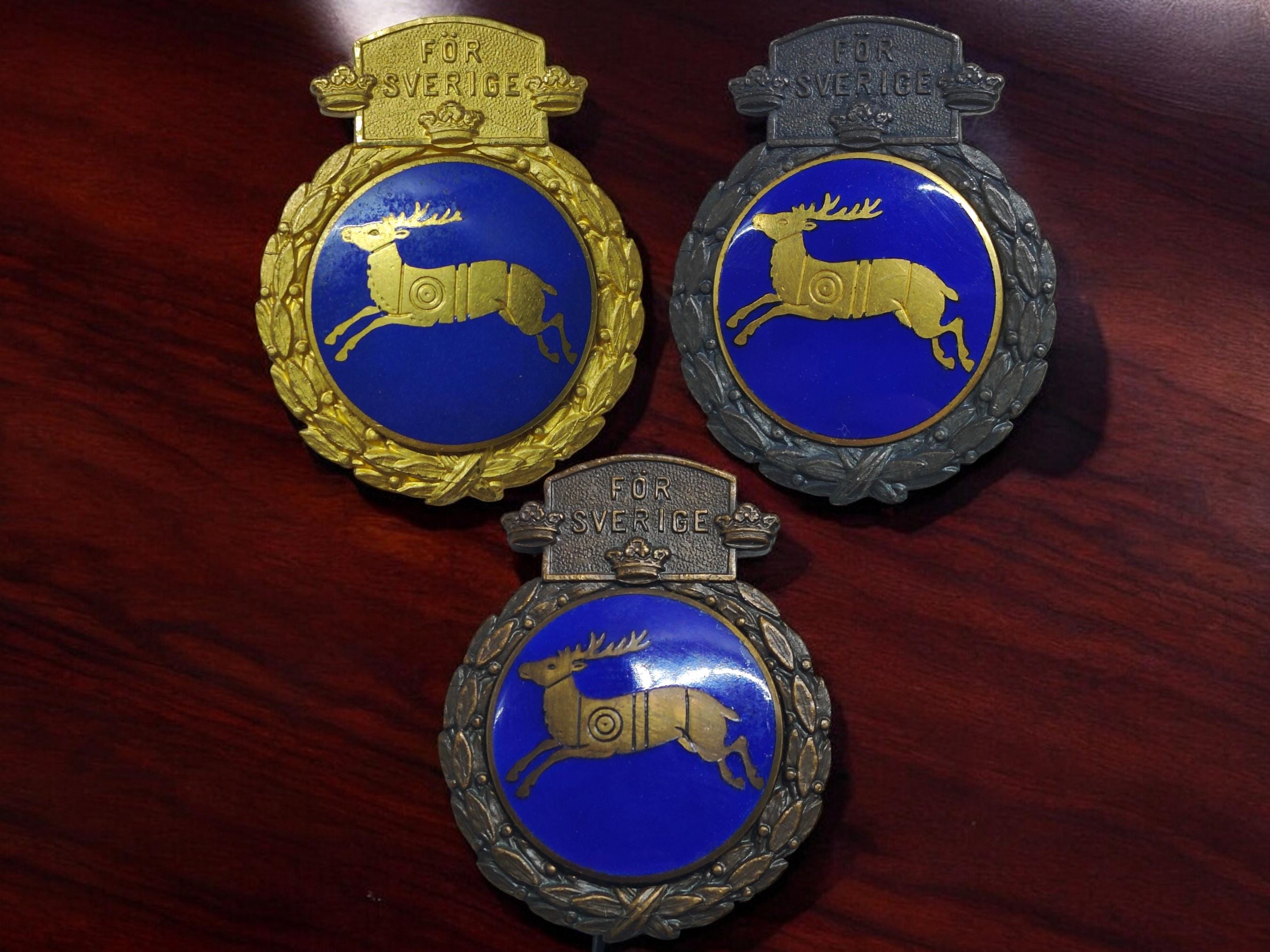 Coleção de broches de chapéu de caçador vintage com alce para Sverige, presentes colecionáveis autênticos e exclusivos de prêmios de caça suecos em Estocolmo