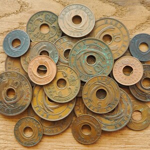 Old coins from Africa - Bronze Cents East Africa under British rule. 1940&#39;s antique currency