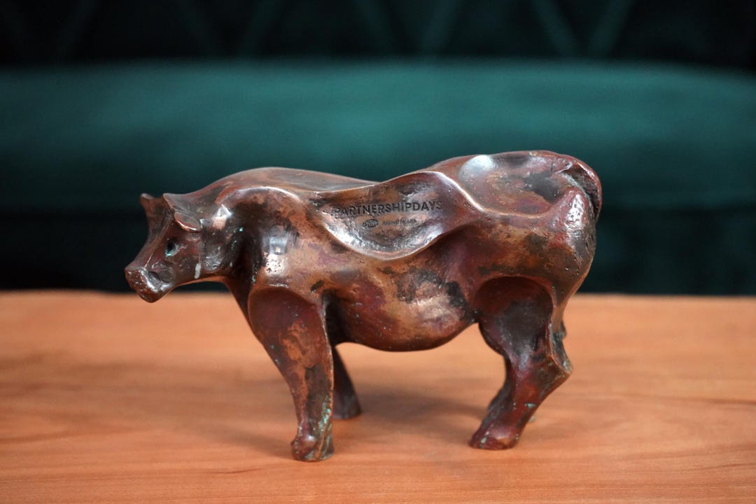 ブロンズ 牛 置物 部位名刻印 ヴィンテージ ブロンズ 牛の置物 / 彫刻 - Etsy 日本