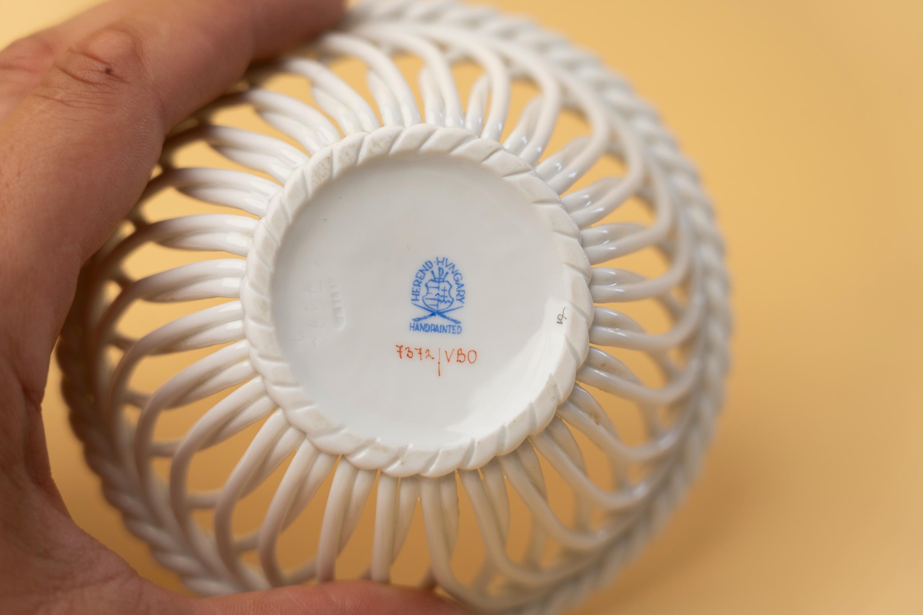 ヴィンテージ ヘレンド スモール 磁器 バスケットボウル / 手描き花柄 