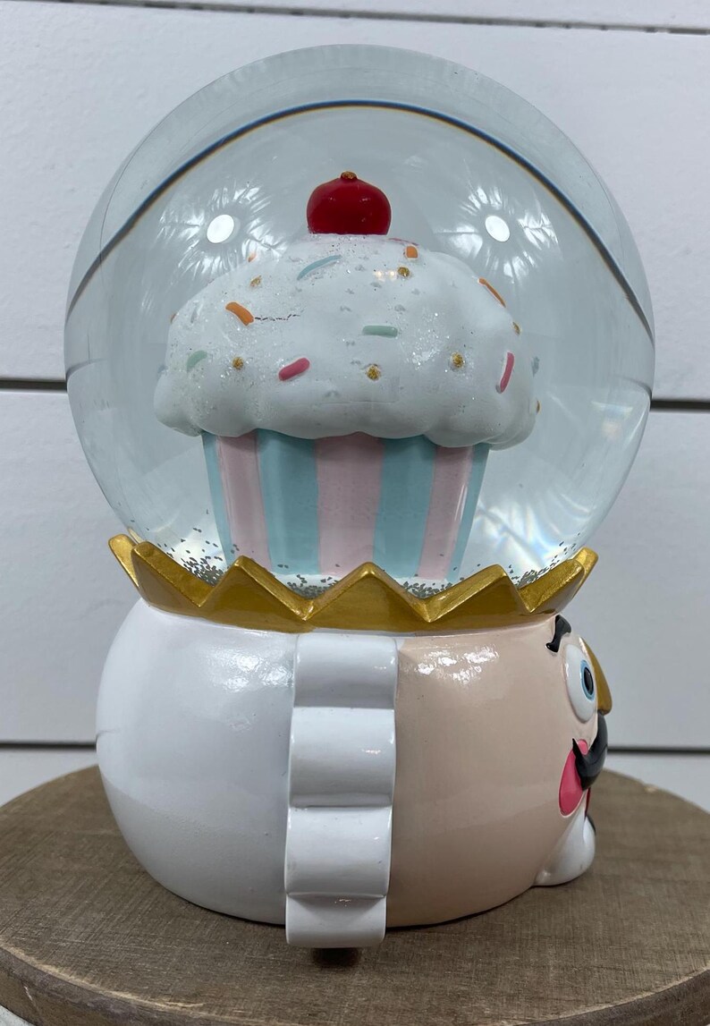Nutcracker Colonel Cupcake Snow Water Globe - Thumbnail 4