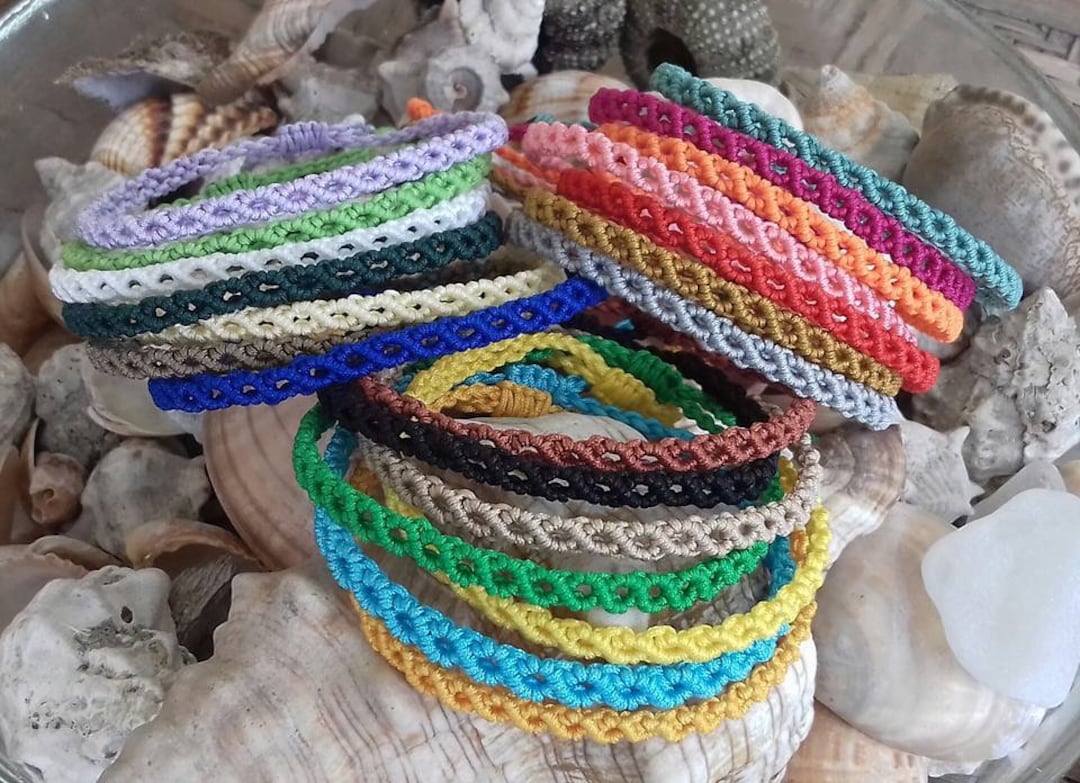 Lot De 12 Bracelets En Bois Multicolores – Fleurs, Cœurs, Animaux… Pour Les Fêtes Et Les Cadeaux Sympas