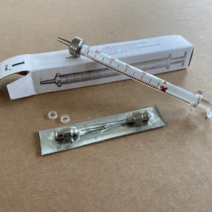 Vintage Sovjetunionen Glasspruta 1ml med nålar, Ny gammaldags