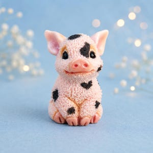 ポリマー粘土のミニチュアピンクの豚、かわいい小さなフィモの置物