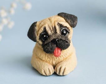 Miniatura de carlino de arcilla polimérica, figura de perro hecha a mano
