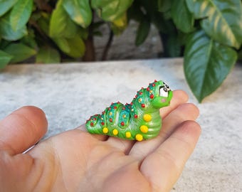 Miniatura di un grazioso bruco fatta a mano, totem animale, regalo