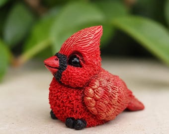 Figura en miniatura de cardenal rojo de arcilla polimérica, pájaro para jardín de hadas.