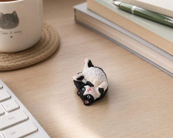 Tiny Sleeping Cat Figurines – Miniature Cozy Kittens for Dollhouse, Desk Decor & Fairy Garden