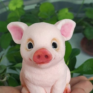 Personalized figure: this little pig made of polymer clay / cute miniature gifts of a pink pig