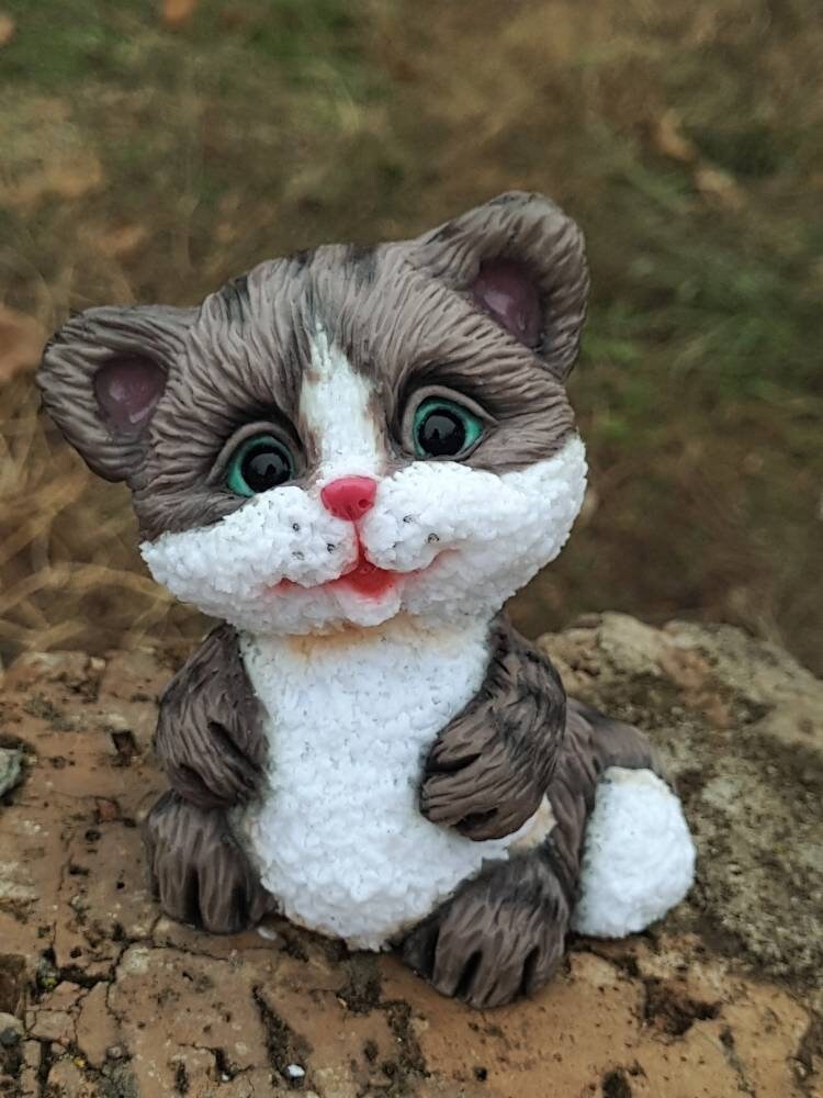 Small cat figurine / gray cat / white cat / funny cat / lovely Etsy