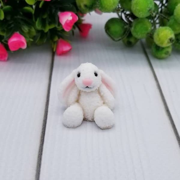 Miniatur für Puppenhaus, weißer Mini-Kaninchen, süßes kleines Spielzeug, Spielzeug für Puppe, Miniatur Geschenk, Geschenk für sie