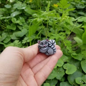Cheshire cat miniature/ fairy cat figurine / Alice in Wonderland / gray cat sculpture / cheshire cat gift / cat cartoon / toothy cat /