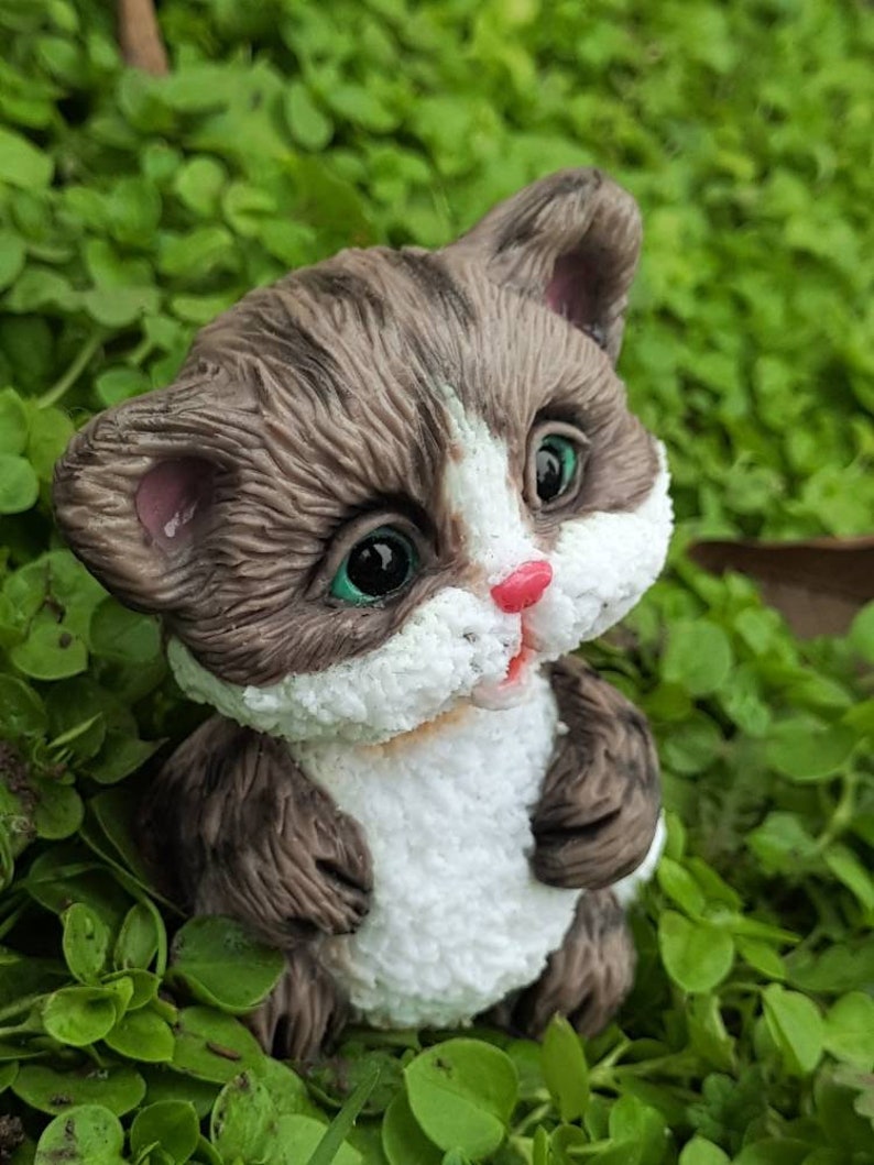 Small cat figurine / gray cat / white cat / funny cat / lovely Etsy